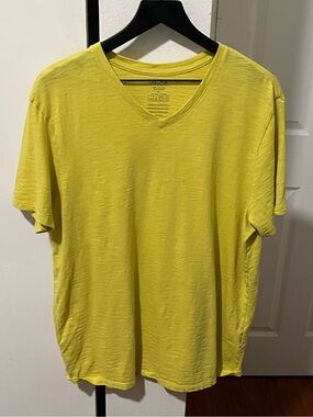 NEW Vince Short-Sleeve Slub V-Neck Tee in Yellow